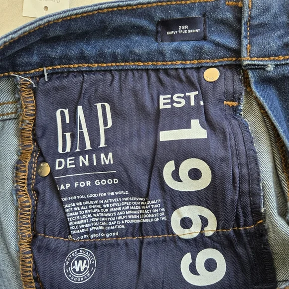 NWT GAP Curvy True Skinny Stretch Jeans Blue Distressed Knees - Picture 12 of 15